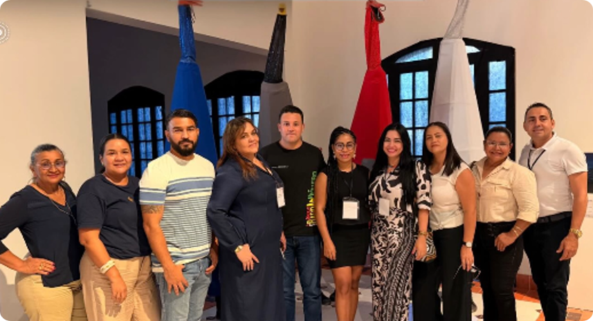 Grupo de participantes de El Río Que Somos reunido en un espacio del evento